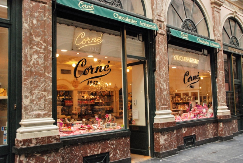 chocolaterie-ASPREMONT-min_chocolate_chocolaterie_shop_luxury_chic_gallery_brussels_belgium-558146